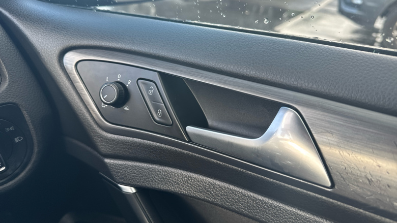 Volkswagen Golf 1.6 TDI SE 5dr Diesel Hatchback